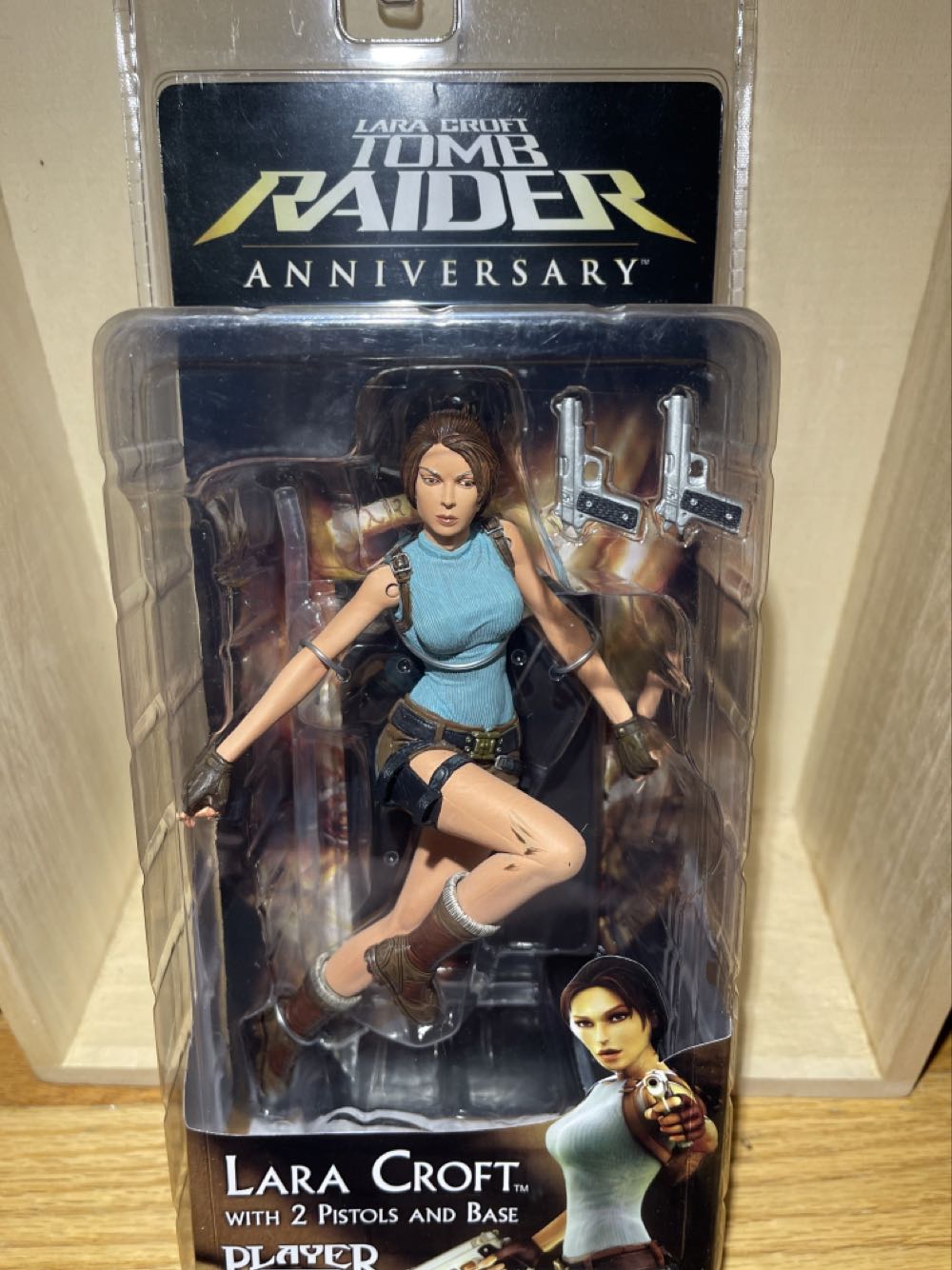 Tomb Raider - Anniversary - Player Select (Player Select NECA) action figure collectible [Barcode 634482447093] - Main Image 3