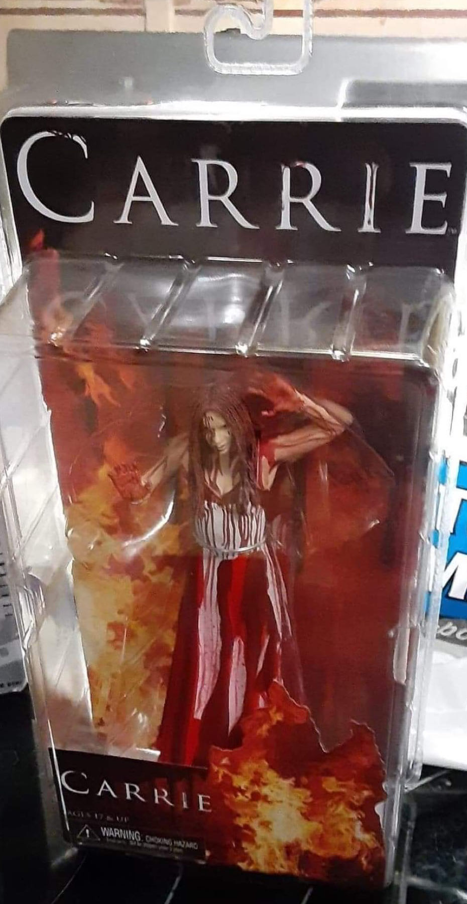 Carrie - Neca (Carrie) action figure collectible [Barcode 634482454923] - Main Image 3