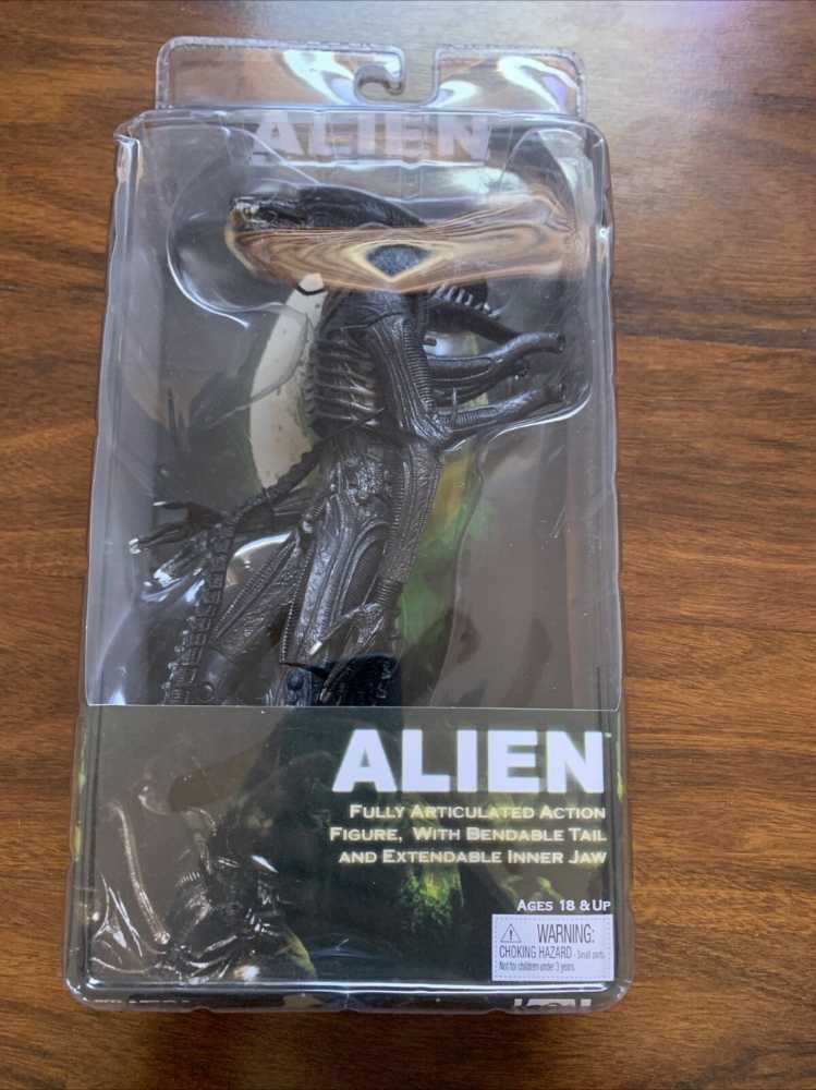 Alien - Neca (Alien) action figure collectible [Barcode 634482514108] - Main Image 3