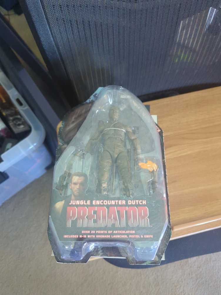 Jungle Disguise Dutch - Neca (Predator) action figure collectible [Barcode 634482514856] - Main Image 3