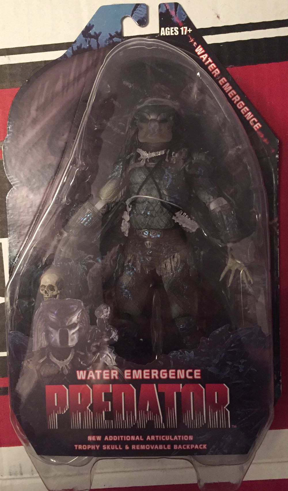 Water Emergence Predator - Neca (Predator) action figure collectible [Barcode 634482514863] - Main Image 3