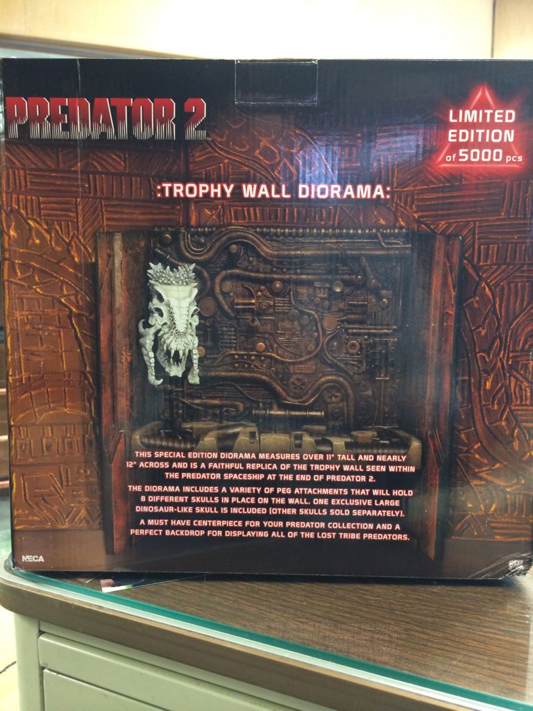 Predator 2 Trophy Wall Diorama - Neca (Predator) action figure collectible [Barcode 634482514955] - Main Image 2