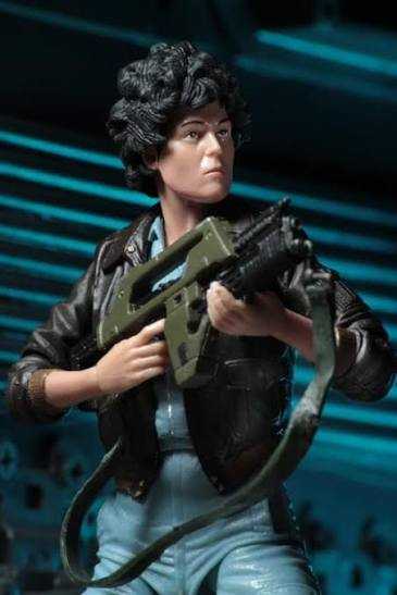 Lt. Ellen Ripley (Bomber Jacket) - Neca (Alien) action figure collectible [Barcode 634482516379] - Main Image 3