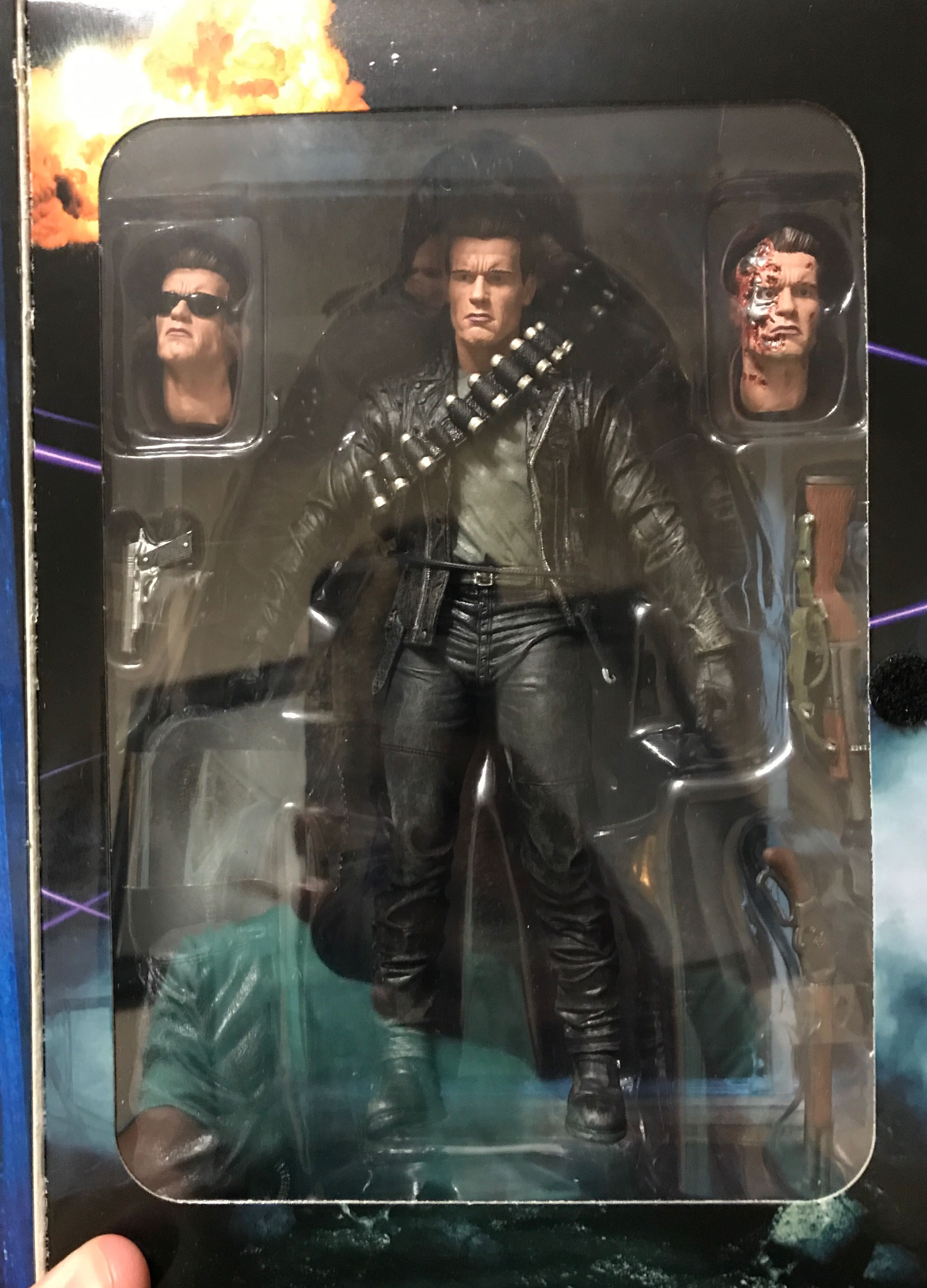 Neca T-800 - Neca Reel Toys (The Terminator) action figure collectible [Barcode 634482519073] - Main Image 3