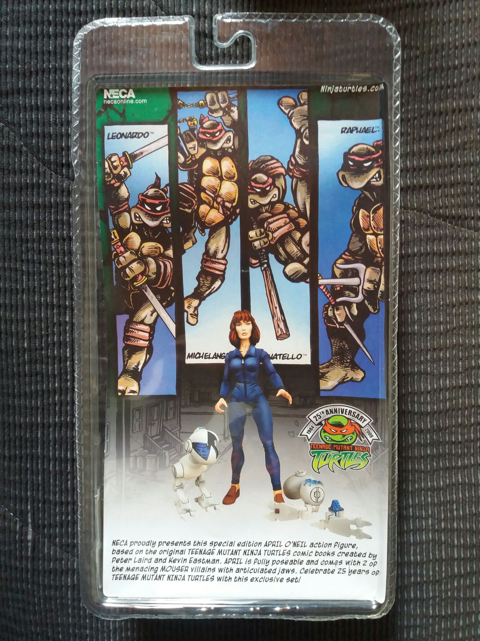 April O’Neil - Neca (Tmnt Comic Con Exclusive) action figure collectible [Barcode 634482540299] - Main Image 2
