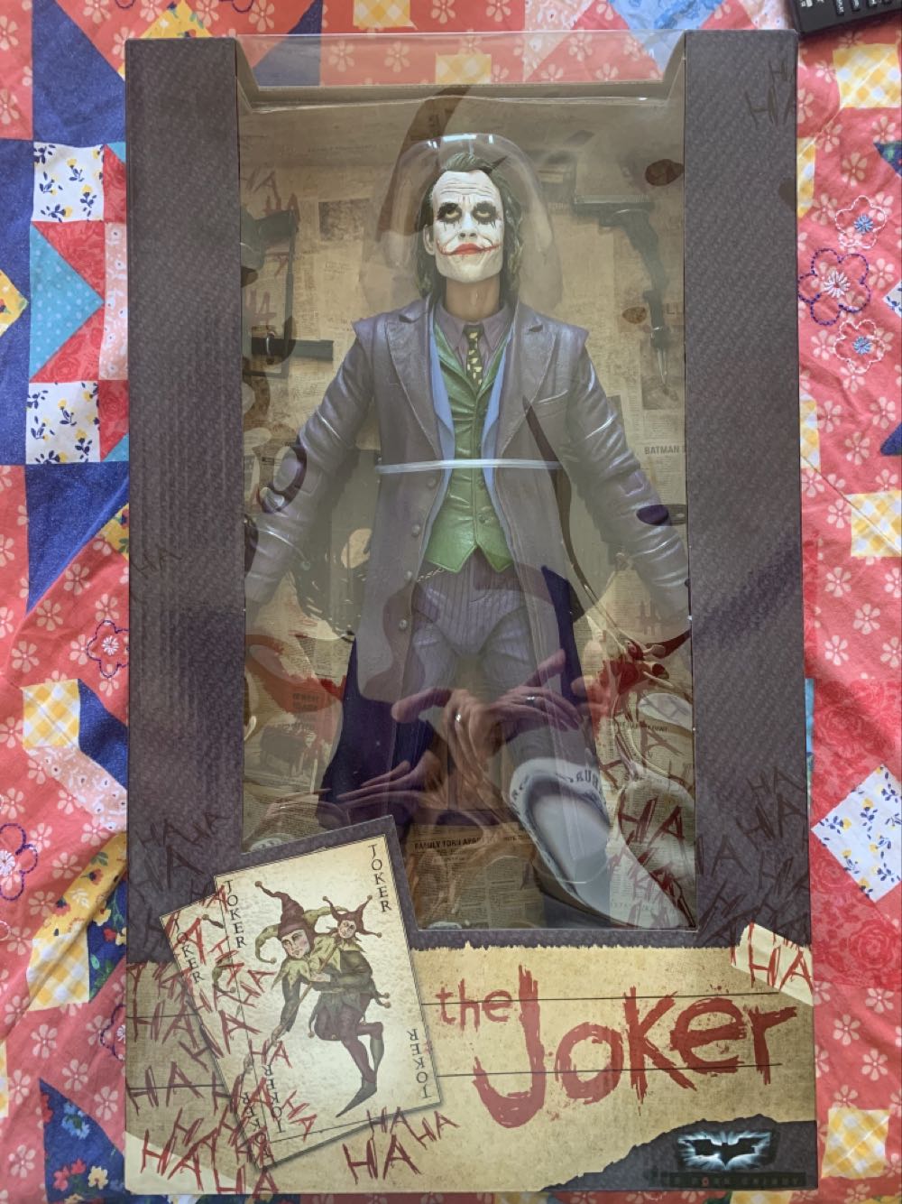 NECA The Joker 1/4 Scale - Neca / Reel Toys (The Dark Knight) action figure collectible [Barcode 634482580370] - Main Image 2
