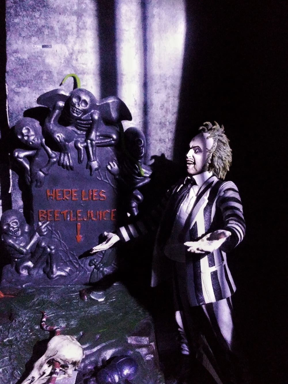 Betleejuice - Neca Reel Toys (Cult Classics) action figure collectible [Barcode 634482607107] - Main Image 4