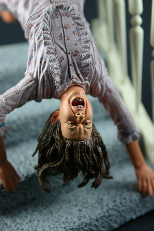 Regan (Spider walk) (Bloody Variant) - Neca Reel Toys (The Exorcist) action figure collectible [Barcode 634482607114] - Main Image 3