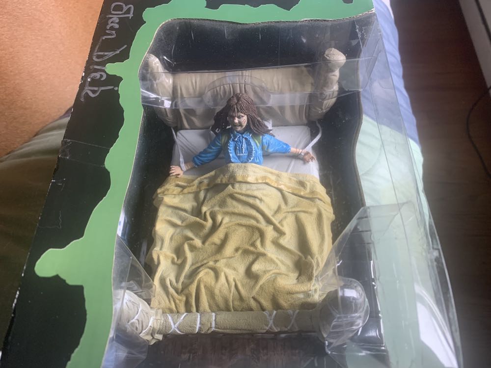 The Exorcist: Regan’s Demonic Possesion Deluxe Box Set - Neca (The Exorcist) action figure collectible [Barcode 634482607350] - Main Image 3