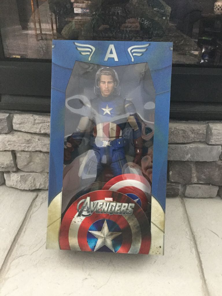 Neca Battle Damage Captain America - Neca (Neca) action figure collectible [Barcode 634482612255] - Main Image 2