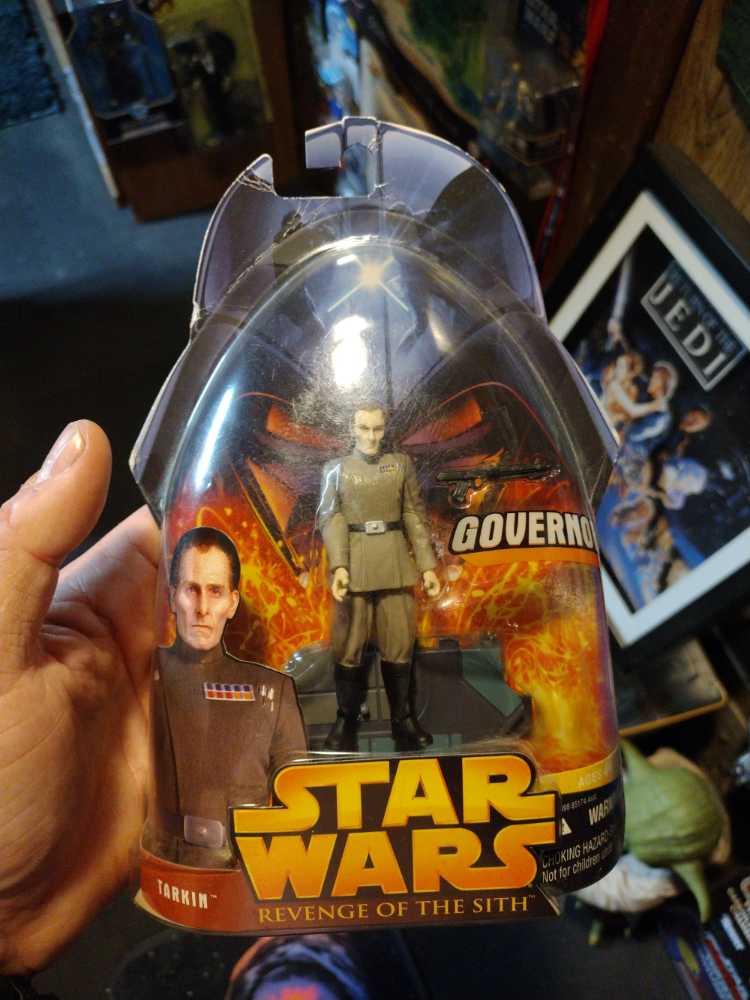 Tarkin - Star Wars)Revenge Of The Sith) - Hasbro (Star Wars) action figure collectible [Barcode 653569037248] - Main Image 3