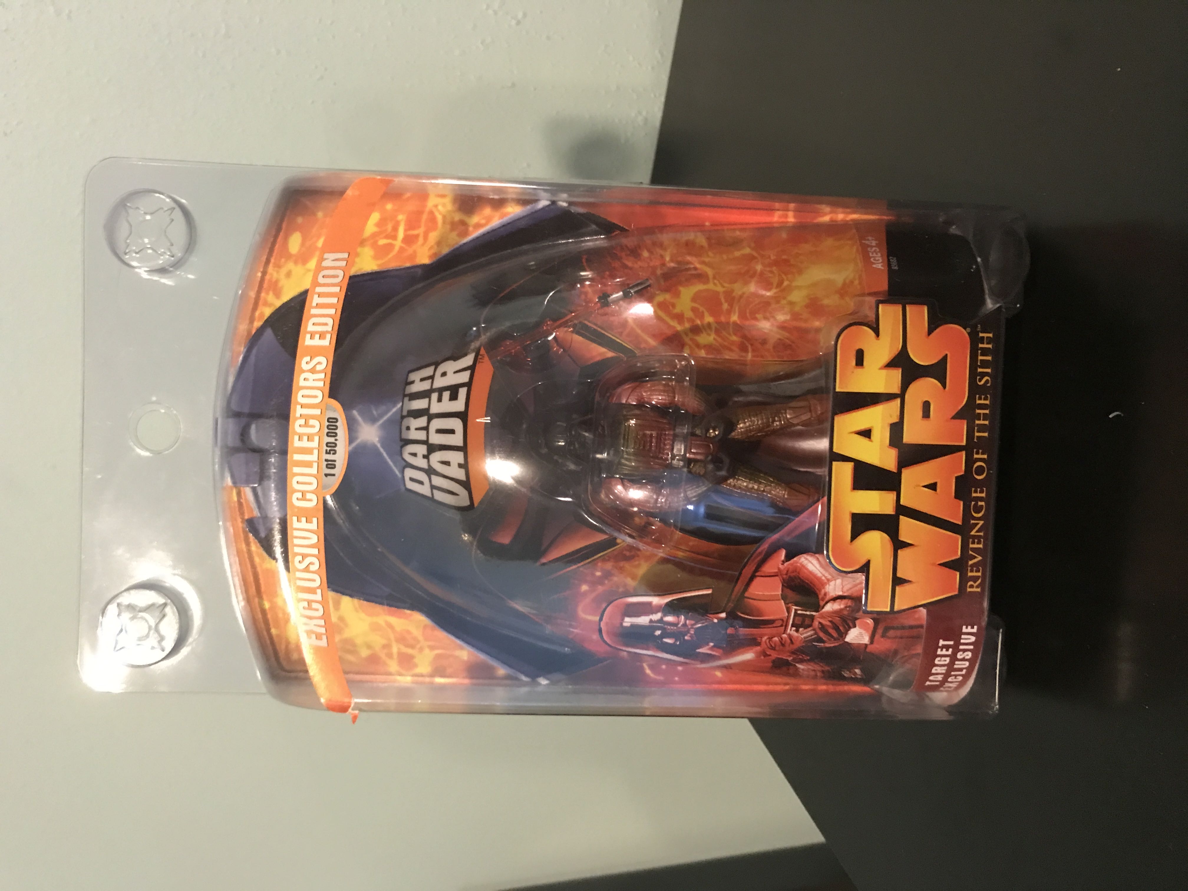 Darth Vader - Hasbro (Revenge Of The Sith) (Revenge Of The Sith) action figure collectible [Barcode 653569062844] - Main Image 3