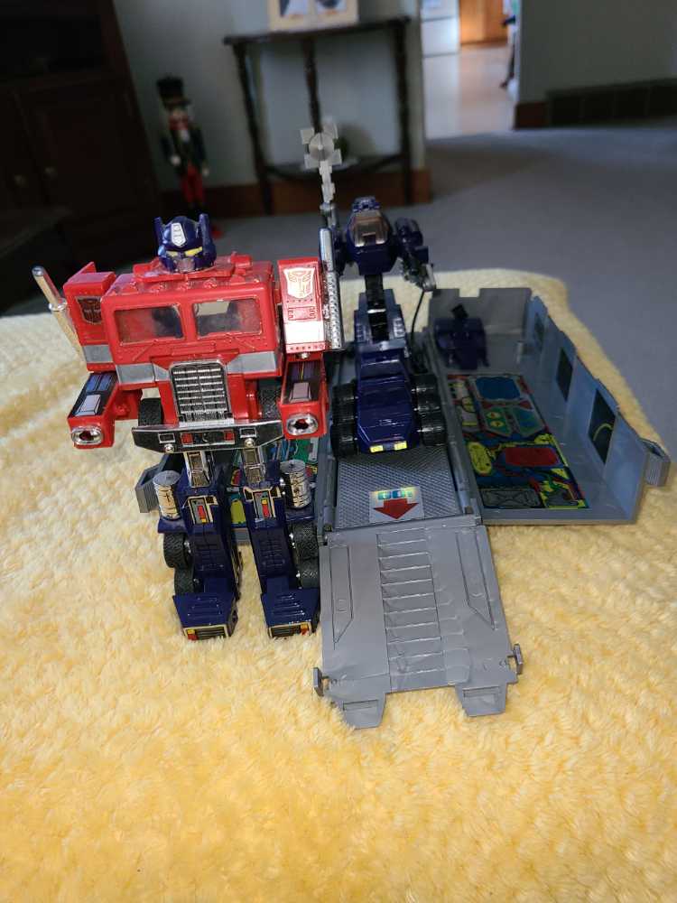 Optimus Prime - Hasbro action figure collectible [Barcode 653569064176] - Main Image 4