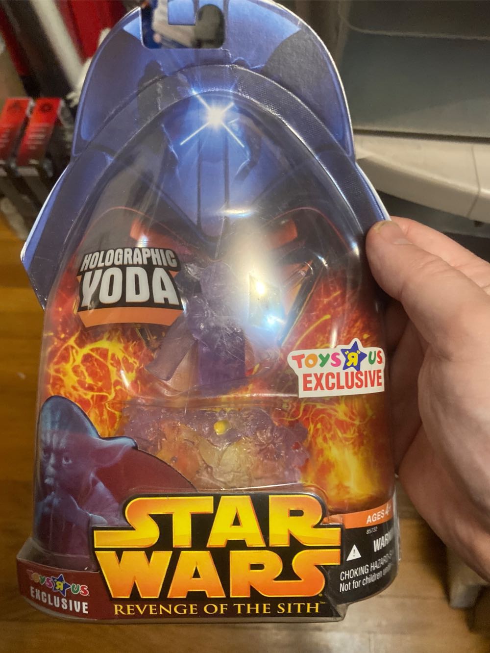 Yoda (Holographic Yoda) - Hasbro (Revenge Of The Sith (Exclusives)) action figure collectible [Barcode 653569073253] - Main Image 3