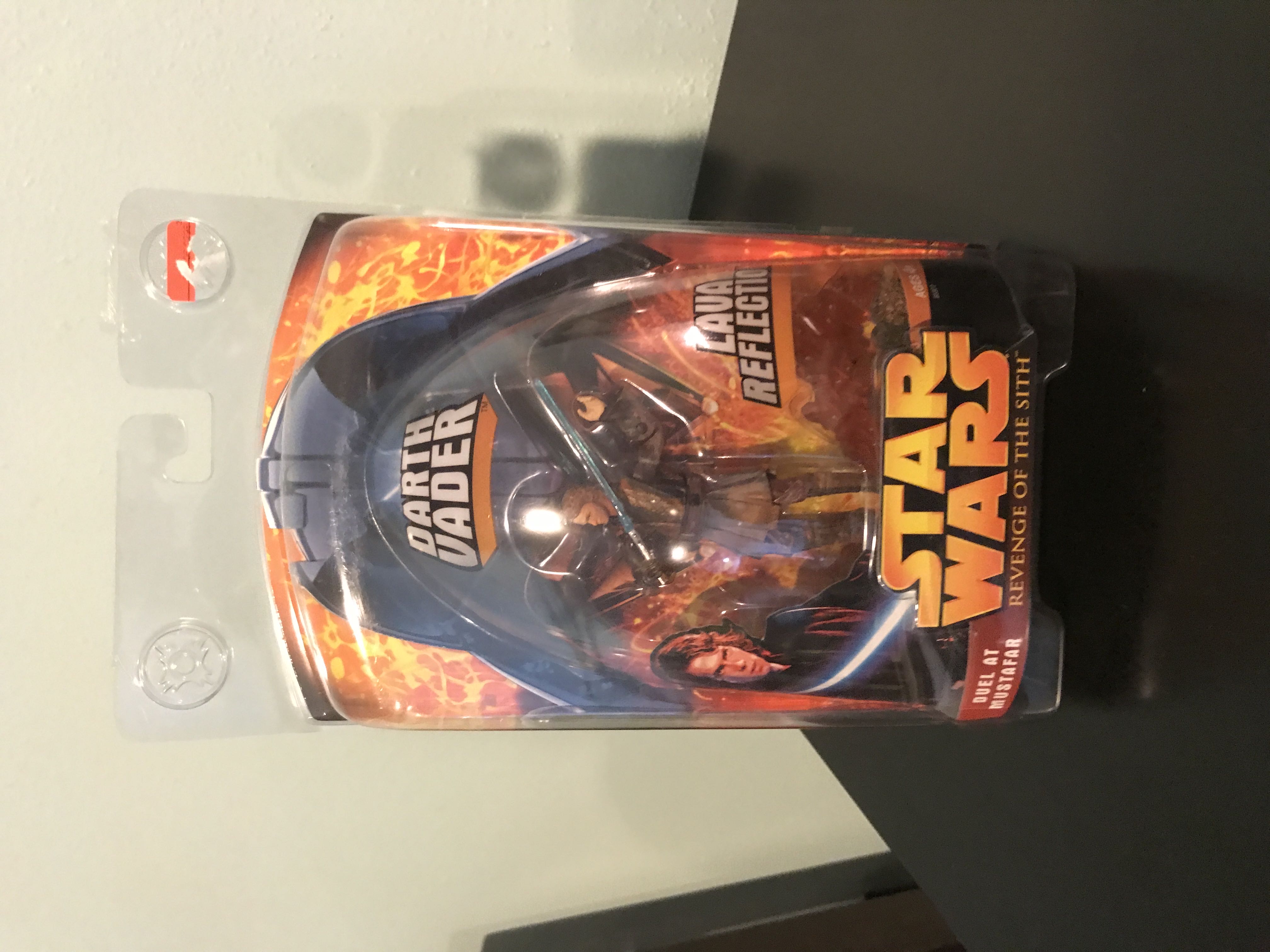 Darth Vader (Duel at Mustafar) - Hasbro (ROTS 3.75” 2005- 2006: Exclusives) action figure collectible [Barcode 653569105114] - Main Image 3