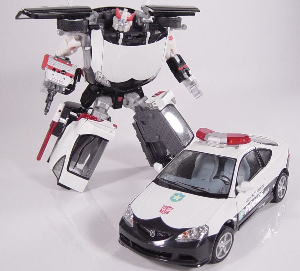 Prowl - Hasbro (Alternators) action figure collectible [Barcode 653569108153] - Main Image 3