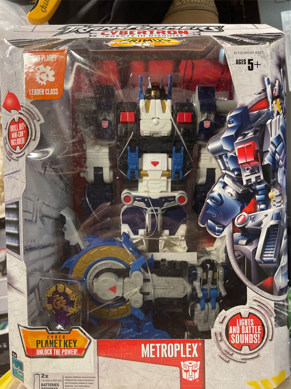 Metroplex  action figure collectible [Barcode 653569111832] - Main Image 2