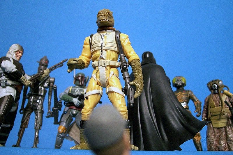 Bounty Hunter Set: Hunt for the Millennium Falcon (Darth Vader, Dengar, IG-88, Boba Fett, Bossk, 4-LOM & Zuckuss) - Hasbro (Star Wars Saga Collection) action figure collectible [Barcode 653569112075] - Main Image 4