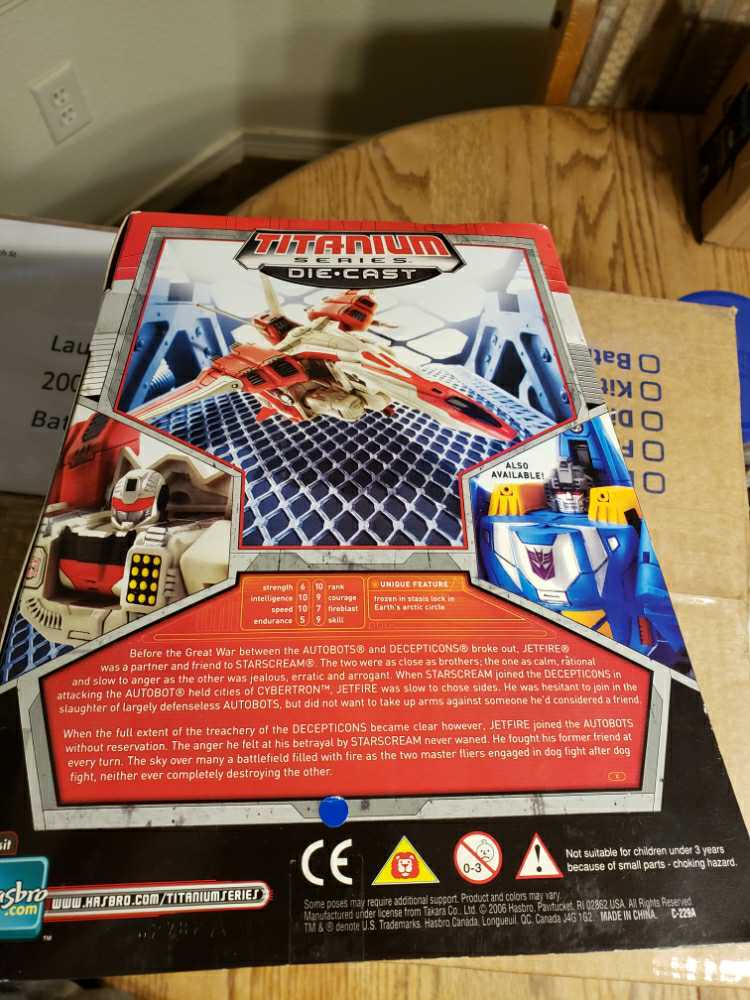 Jetfire - Hasbro (Transformers) action figure collectible [Barcode 653569172031] - Main Image 2