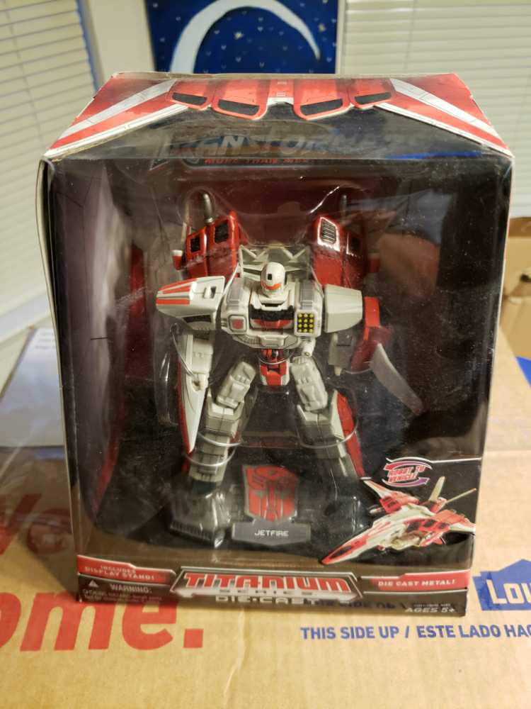 Jetfire - Hasbro (Transformers) action figure collectible [Barcode 653569172031] - Main Image 3