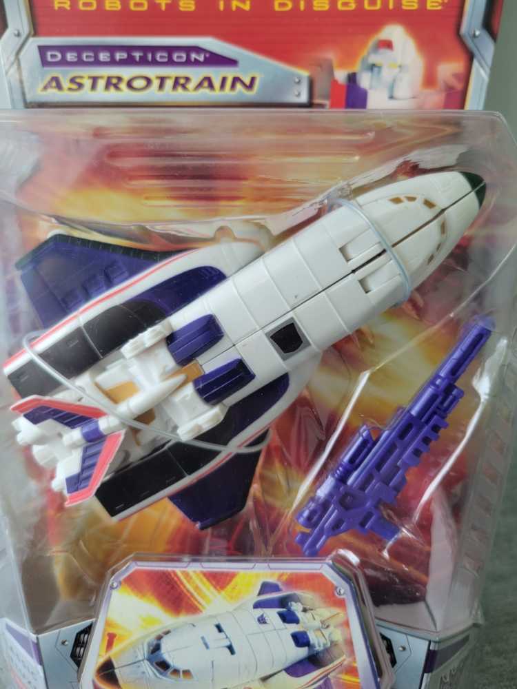 Astrotrain Carded - Hasbro (Classics) action figure collectible [Barcode 653569182696] - Main Image 2