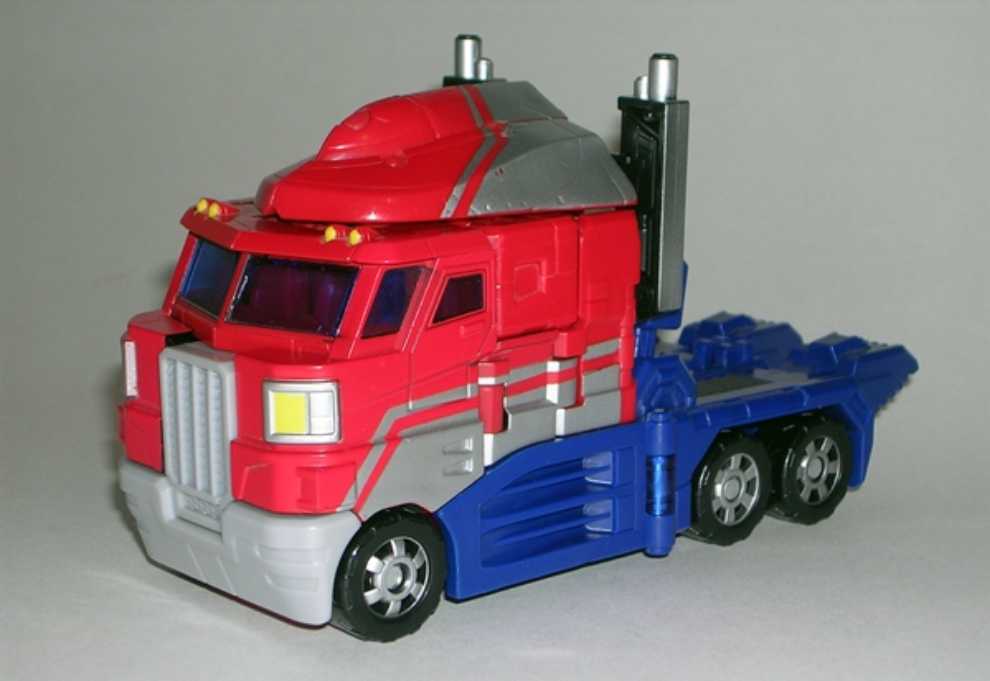 Optimus Prime - Hasbro (Transformers Classics) action figure collectible [Barcode 653569182917] - Main Image 3