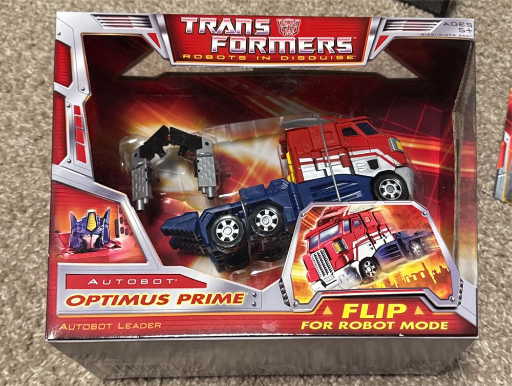 Optimus Prime - Hasbro (Transformers Classics) action figure collectible [Barcode 653569182917] - Main Image 4