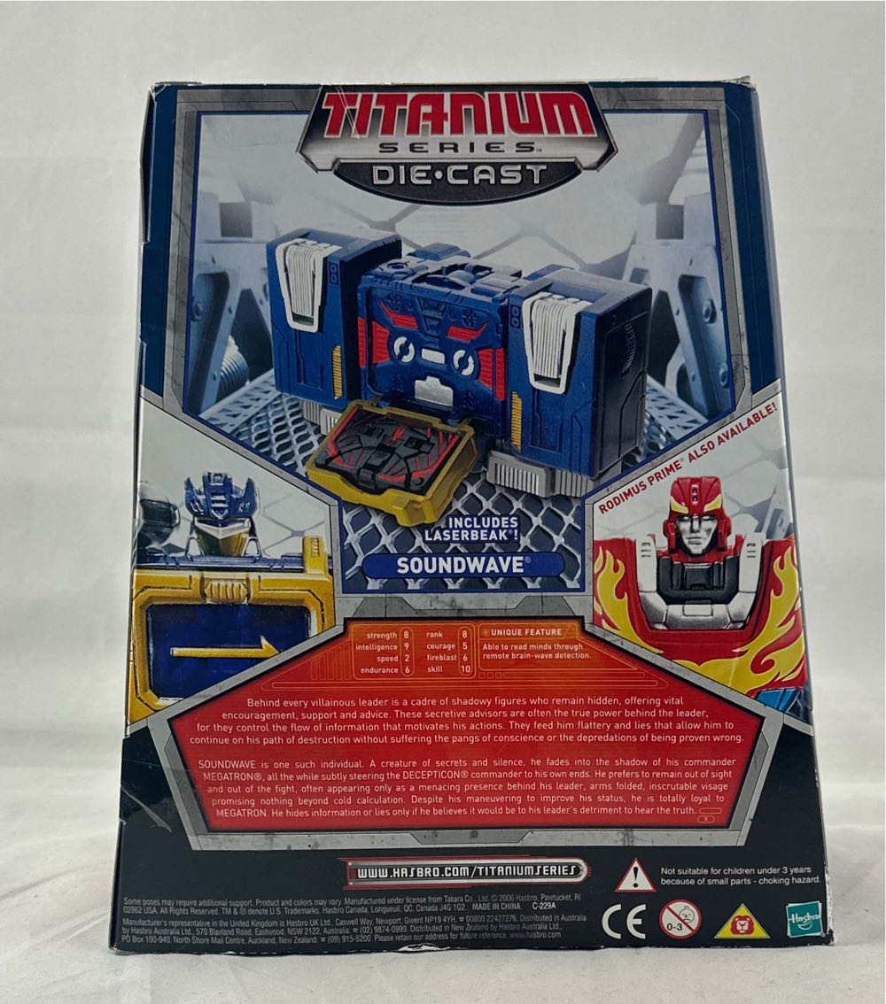 Soundwave - Hasbro (Transformers Titanium Series) action figure collectible [Barcode 653569194125] - Main Image 2