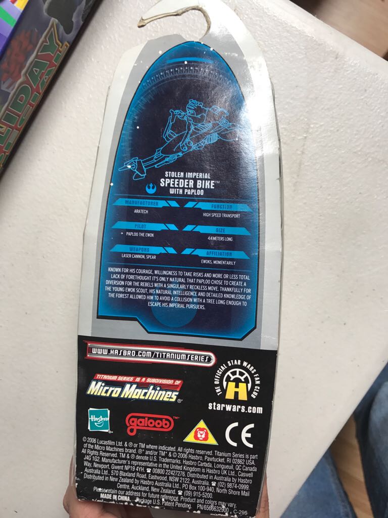 Star Wars Paploo Titanium Series Stolen Imperial Speeder Bike With Paploo - Hasbro action figure collectible [Barcode 653569195016] - Main Image 2