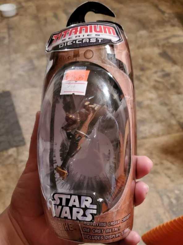 Star Wars Paploo Titanium Series Stolen Imperial Speeder Bike With Paploo - Hasbro action figure collectible [Barcode 653569195016] - Main Image 3