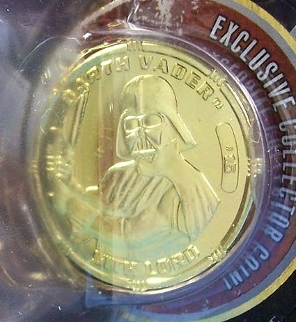 Darth Vader (gold coin) #16 - Hasbro (Star Wars: 30th Anniversary Collection) action figure collectible [Barcode 653569201441] - Main Image 4