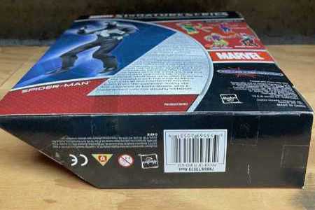 Marvel Signature Series Spider-Man Origins 10” Black Suit Spider-Man  action figure collectible [Barcode 653569205319] - Main Image 3