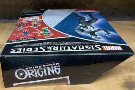 Marvel Signature Series Spider-Man Origins 10” Black Suit Spider-Man  action figure collectible [Barcode 653569205319] - Main Image 4
