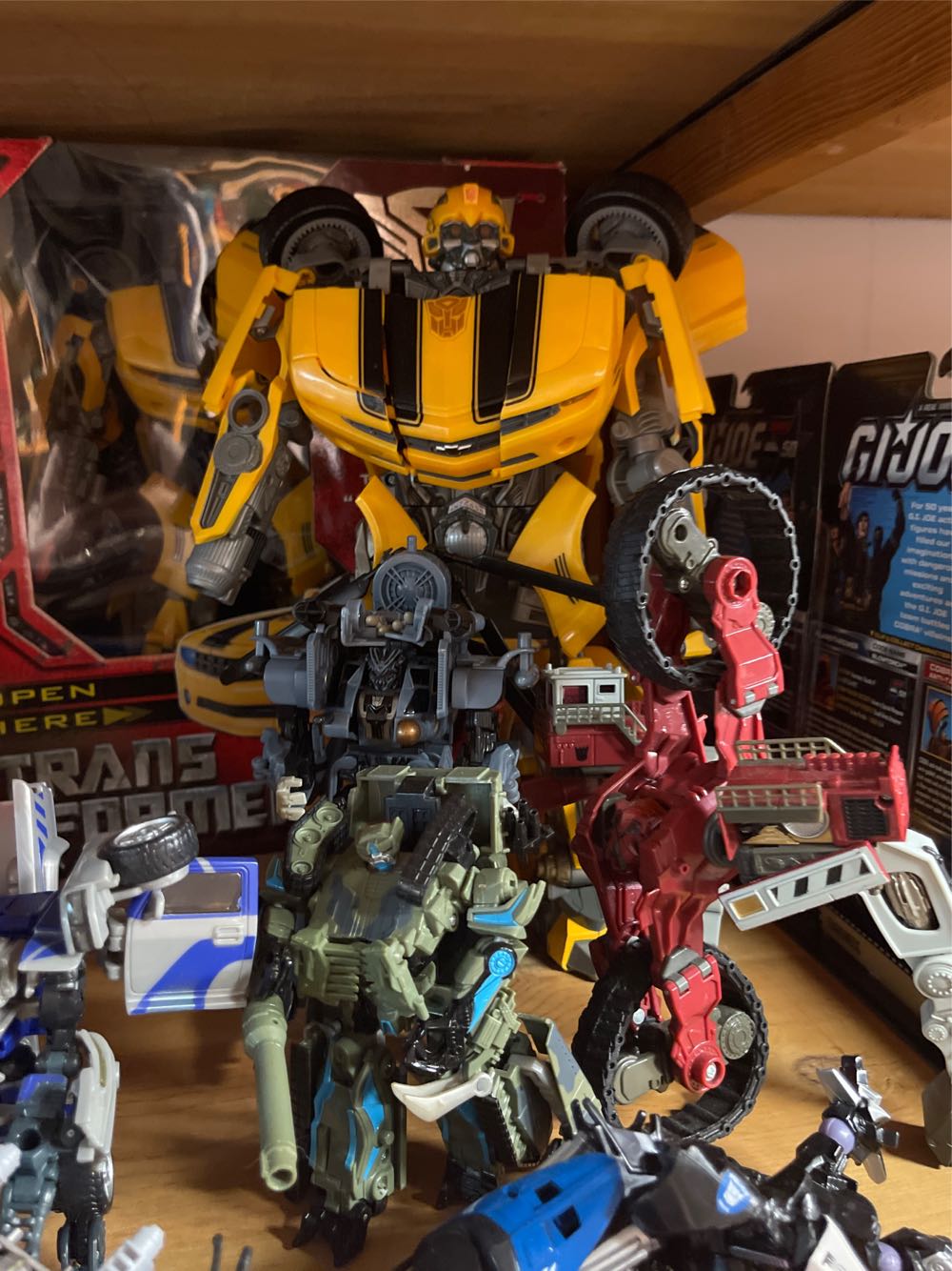 Transformers Movie Ultimate Class Bumblebee - Hasbro (Transformers Movie) action figure collectible [Barcode 653569208686] - Main Image 3