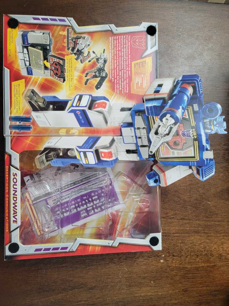 Transformers TRU Soundwave - Hasbro (Transformers) action figure collectible [Barcode 653569216674] - Main Image 3