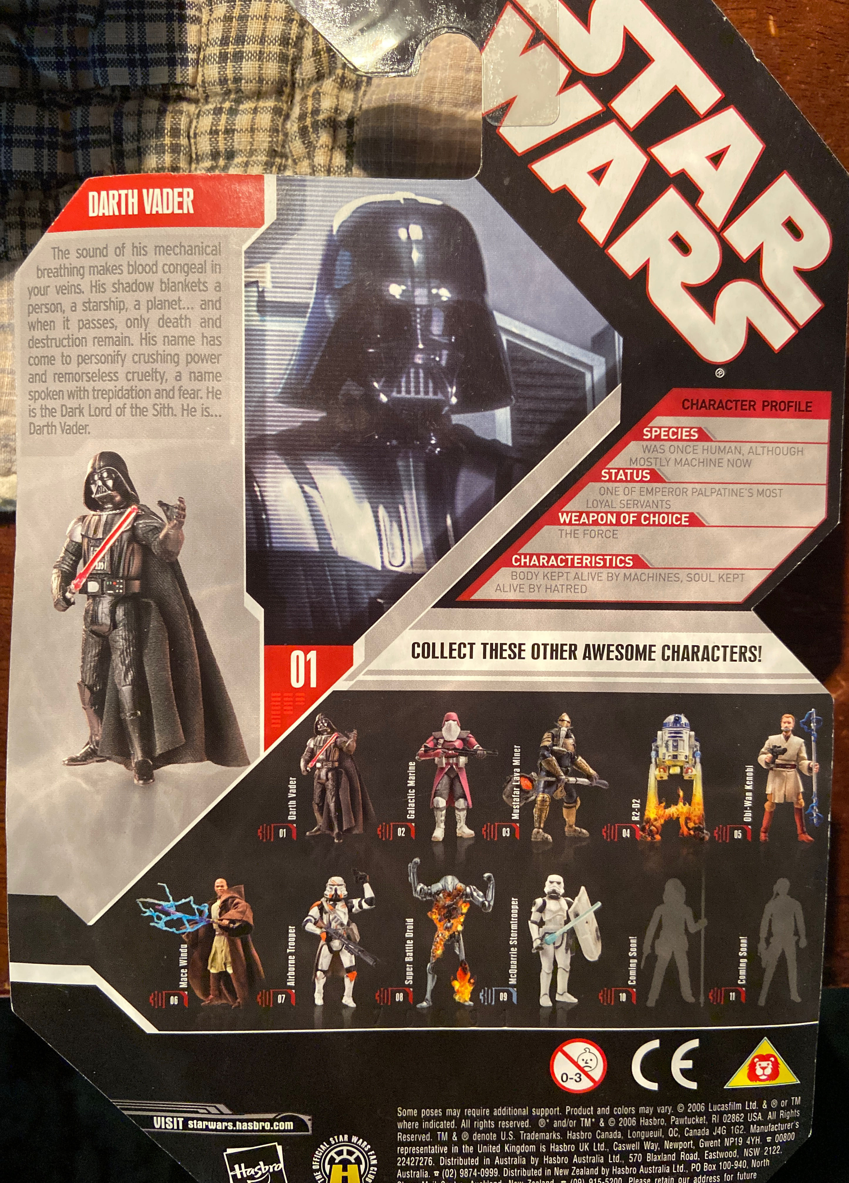 Darth Vader (Sith Lord) [Square Insert] & 30th Anniversary Coin Album - Hasbro (The 30th Anniversary Collection (2007)) action figure collectible [Barcode 653569226963] - Main Image 3
