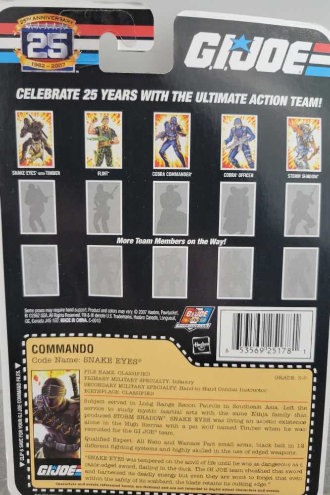 Snake Eyes with Timber v29 - Hasbro (G.I. Joe 3 3/4” 25th Anniversary) action figure collectible [Barcode 653569251781] - Main Image 3