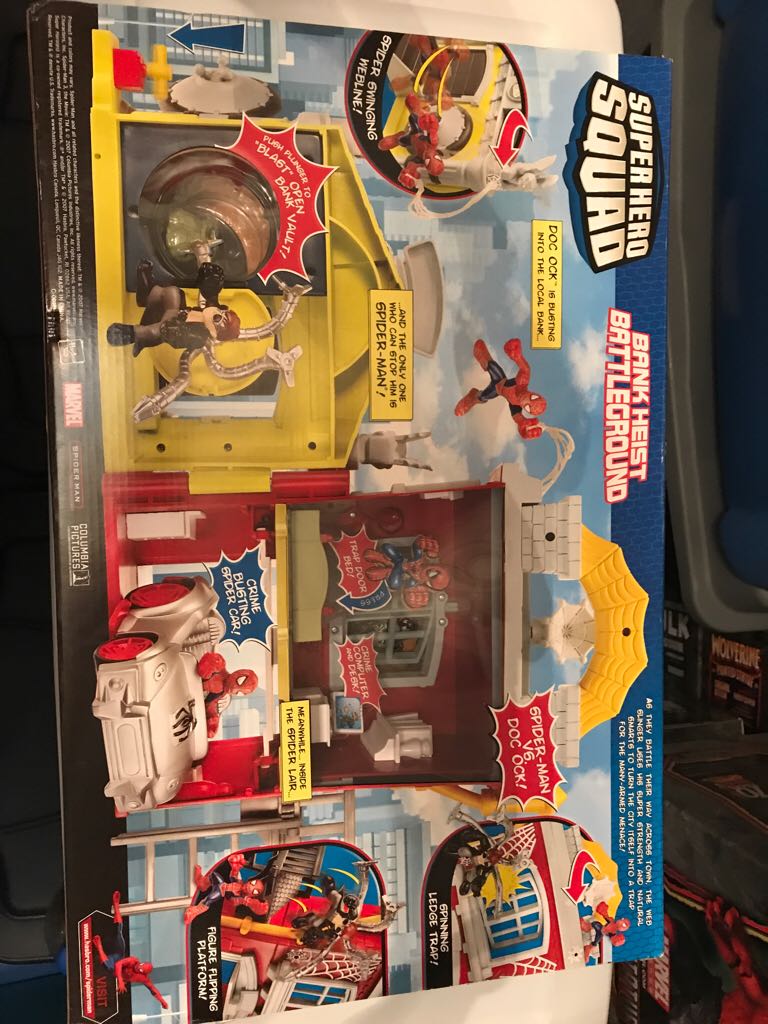 Super Hero Squad Bank Heist Battleground  action figure collectible [Barcode 653569256854] - Main Image 2