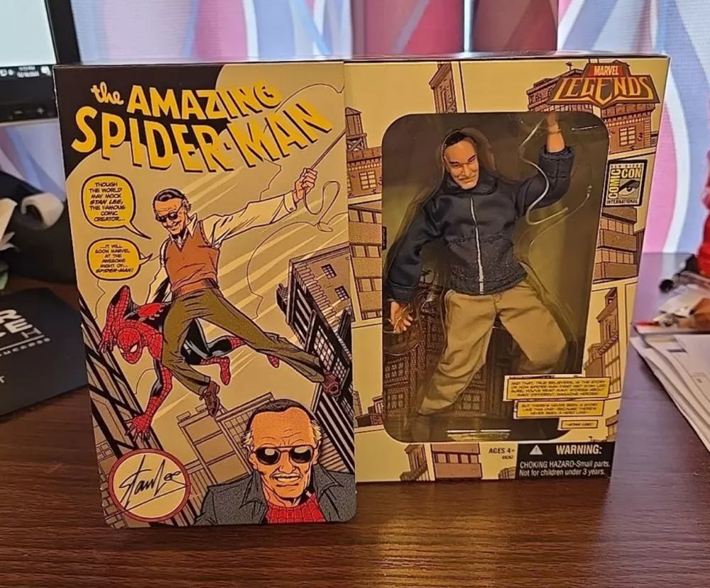 Stan Lee (with real autograph!) - Marvel Legends (Marvel) action figure collectible [Barcode 653569261209] - Main Image 2