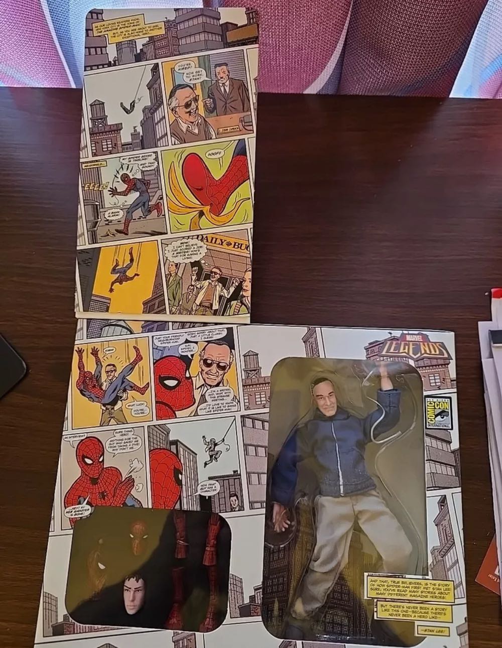 Stan Lee (with real autograph!) - Marvel Legends (Marvel) action figure collectible [Barcode 653569261209] - Main Image 4