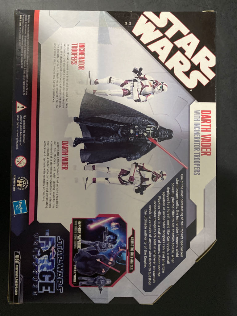 Darth Vader With Incinerator Troopers Force Unleashed - Hasbro (The Force Unleashed) action figure collectible [Barcode 653569303060] - Main Image 2