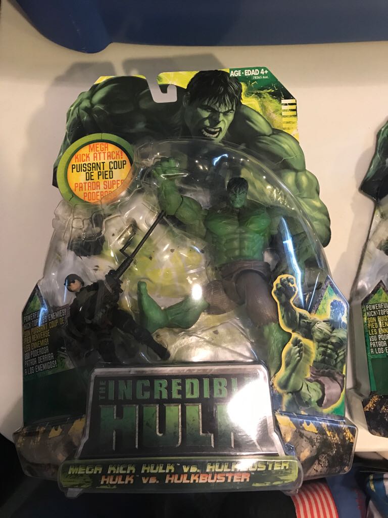 The Incredible Hulk: Mega Kick Hulk Vs Hulkbuster - Hasbro action figure collectible [Barcode 653569313762] - Main Image 1