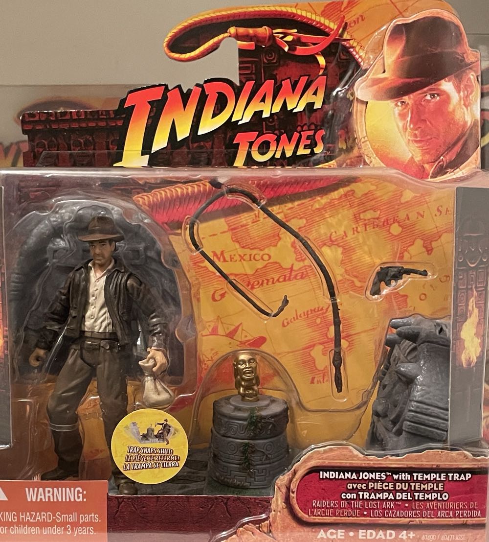 Indiana Jones with Temple Trap - Hasbro (Indiana Jones) action figure collectible [Barcode 653569323686] - Main Image 2