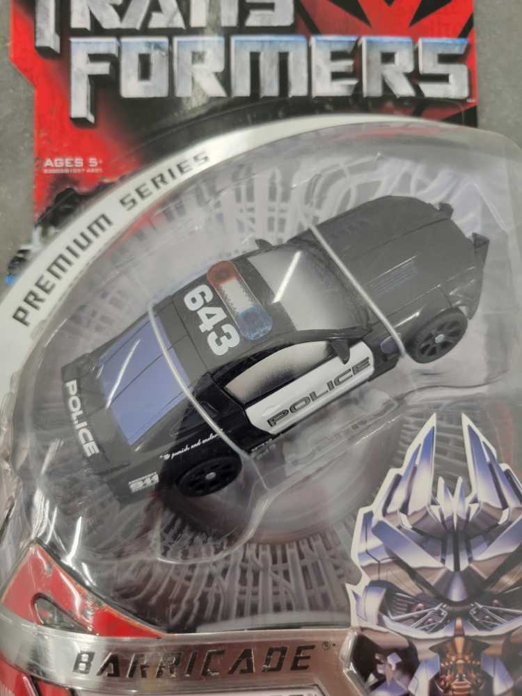 Barricade With Frenzy Premium 3rd Robot Mode - Hasbro (Movie) action figure collectible [Barcode 653569329640] - Main Image 2