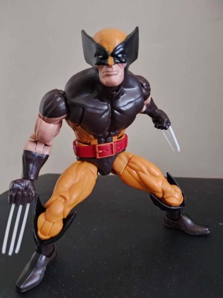 Marvel Legends Target Exclusive Red Hulk BAF Series WOLVERINE - Hasbro (Marvel Legends) action figure collectible [Barcode 653569334880] - Main Image 3