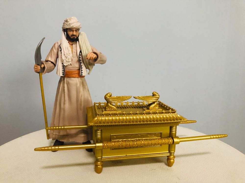 Ark Of The Covenant - Hasbro (Indiana Jones) action figure collectible [Barcode 653569349976] - Main Image 3
