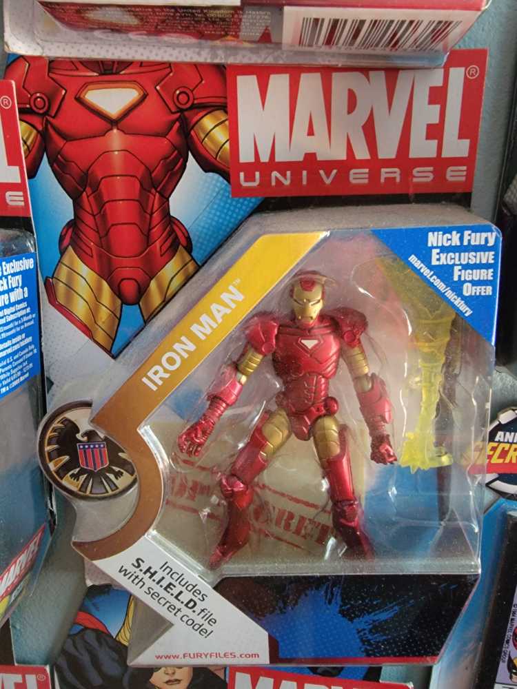 Iron Man - Hasbro (Marvel Universe) action figure collectible [Barcode 653569355700] - Main Image 2