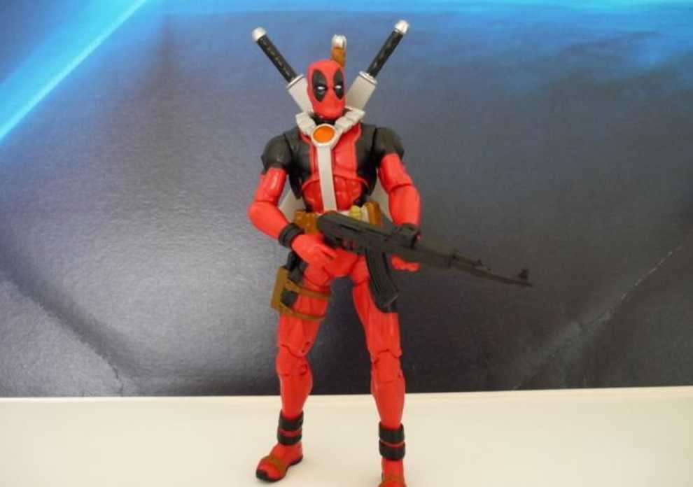 Dead Pool With Cannon  (X-Men Origins: Wolverine) action figure collectible [Barcode 653569375784] - Main Image 4