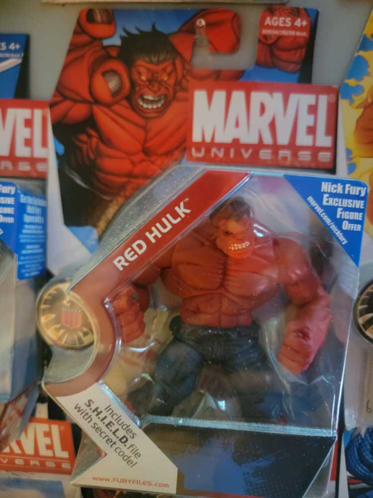 Red Hulk - Hasbro (Marvel Universe) action figure collectible [Barcode 653569384892] - Main Image 3
