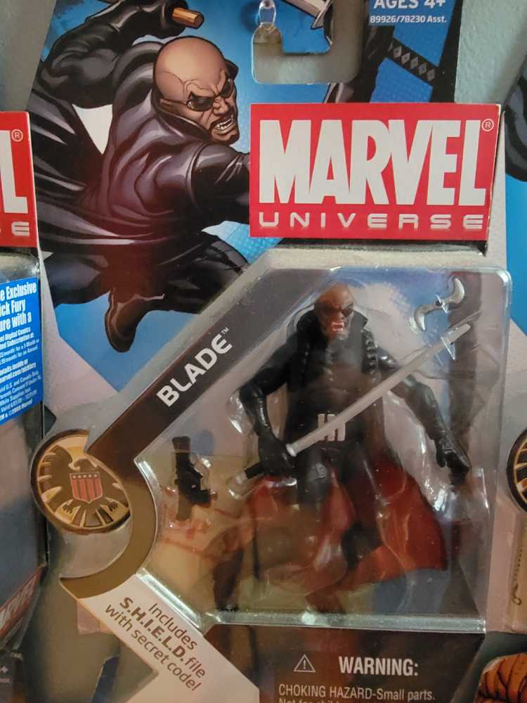 Blade - Hasbro (Marvel Universe) action figure collectible [Barcode 653569384908] - Main Image 2
